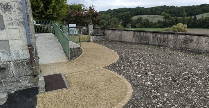 La cour de l’ancienne école effectue sa mue !